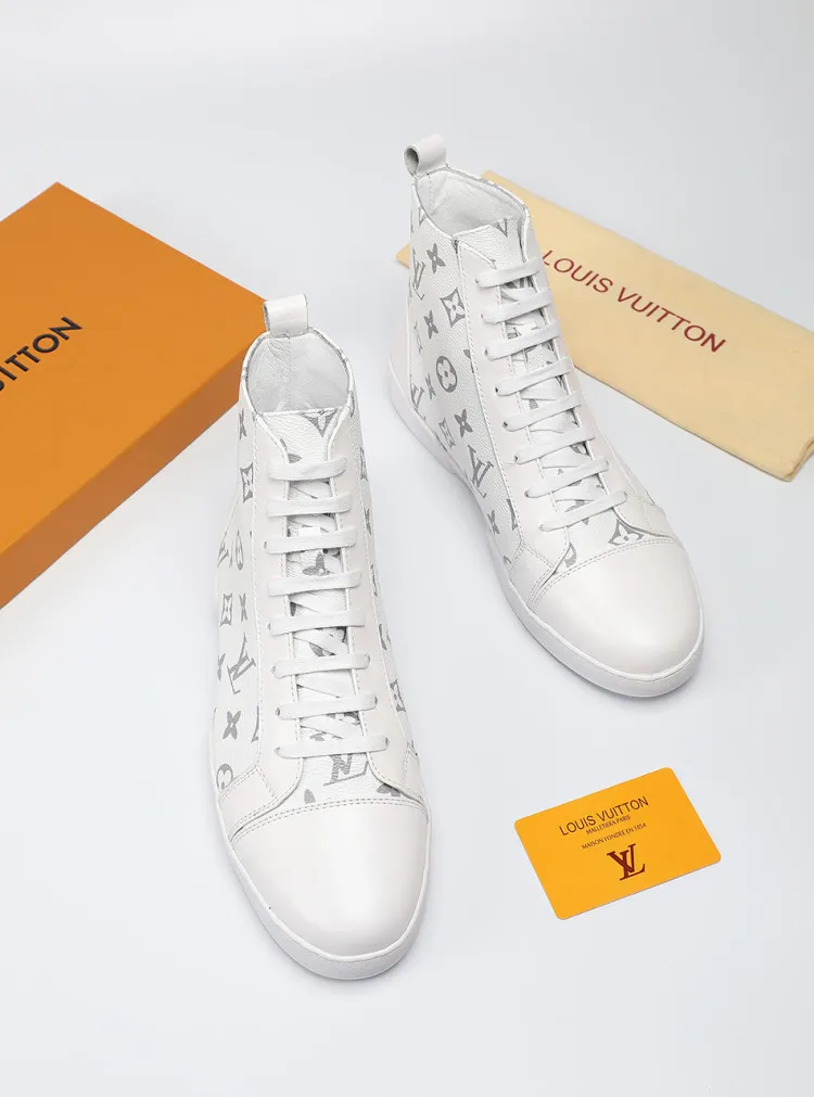 Factory price: 400💰LV official website popular series 🇮🇹🇮🇹1:1 production, selected high-end imported cowhide, sheepskin padding inside sheepskin, paired with Louis Vuitton Monogram Ecli men's shoes 💰se canvas and pure black rubber soles, the ultimate simple design, the perfect interpretation of the latest inspiration for shoes, the integration of classics and fashion, 🔍🔍high quality, worthy of your possession. The bottom car line will never be unglued. Sellers are welcome to sell as shown in the picture above. We can send one piece on behalf of you. The code number is 38-44 (45 codes can be customized)
